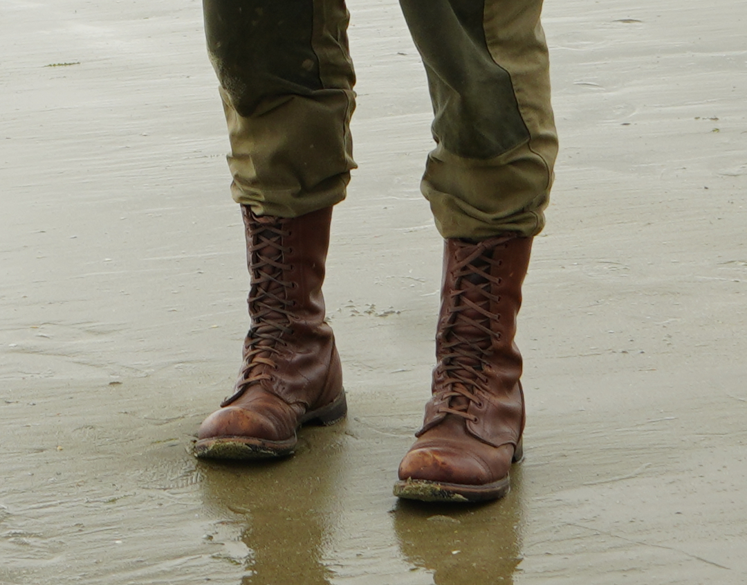 How to Wear Combat Boots With Different Pieces From Your Winter