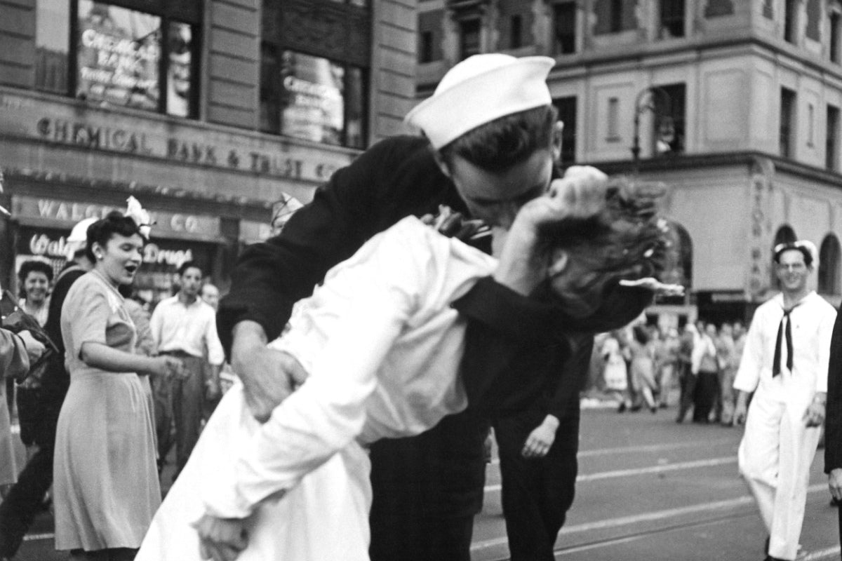 The Sunday Morning Brief: Victory Day 1945 - Praesidus