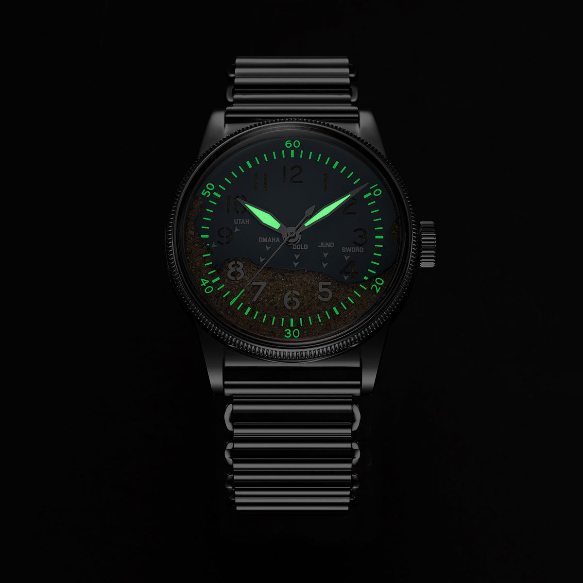 Praesidus A-11 watch glowing lume dial sand texture with Bonklip bracelet in the dark