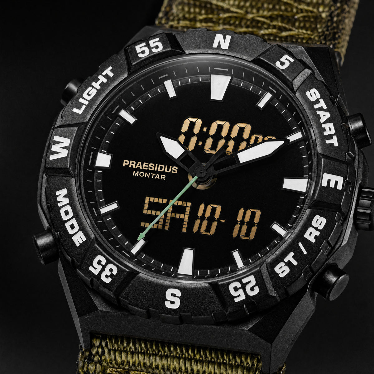 The MONTAR Ana-Digi dial, digital display and rotating compass bezel